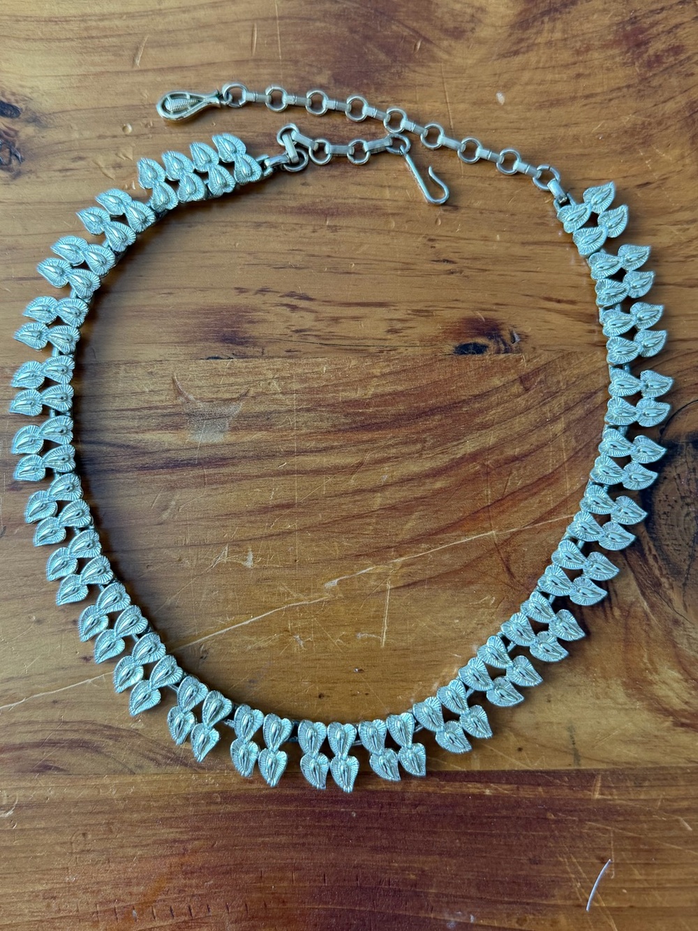 Vintage Coro Women’s Leaf Necklace Silver Tone 18”